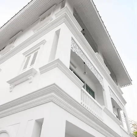 Dharasom' S Colonial House