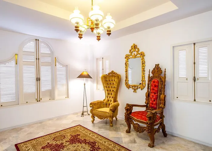 Dharasom' S Colonial House
