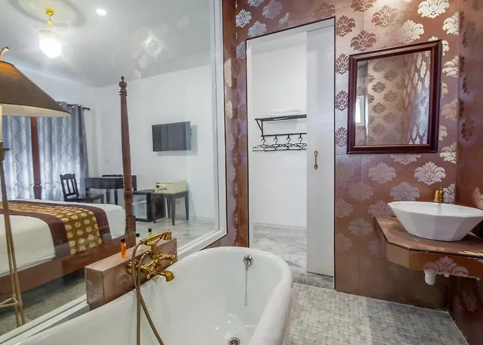 Dharasom' S Colonial House ホテル 3*