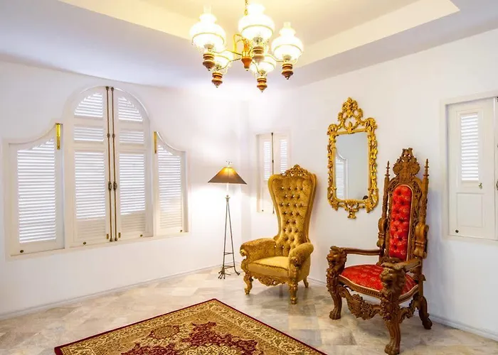 Dharasom' S Colonial House ホテル 3*